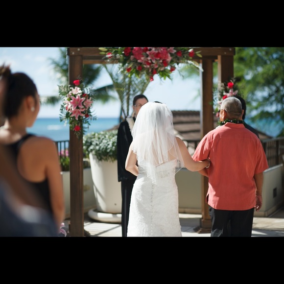 Wedding dress - Picture 3 of 8